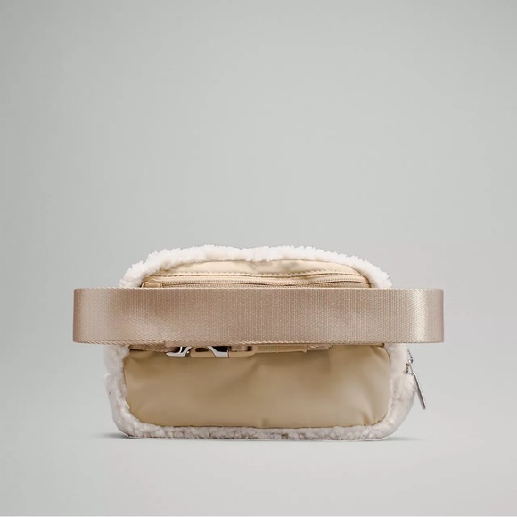 NWT Lululemon Ivory/Trench Everywhere Fleece Belt Bag - Picture 2 of 7